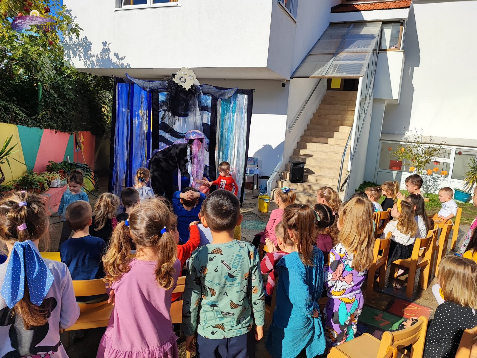 FOTO | Kazalište “Smješko” i ove godine razveselilo djecu u Dječjem vrtiću Neum