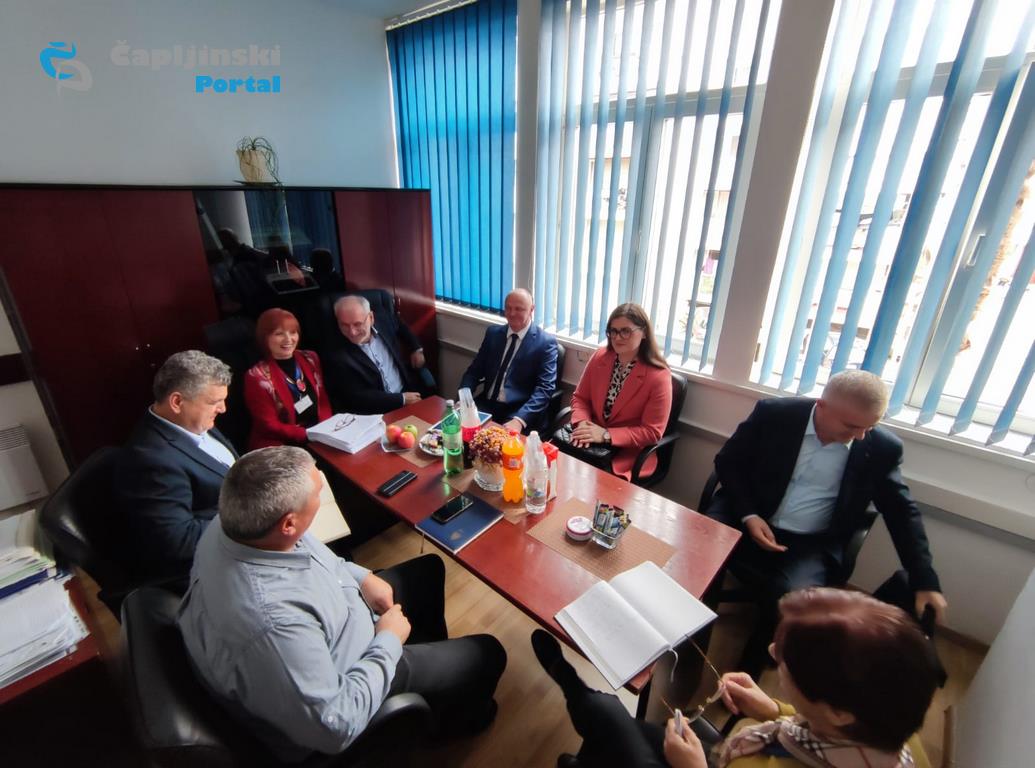 foto | sastanak u čapljini: sud i institucije zajedničkom suradnjom mogu pomoći građanima