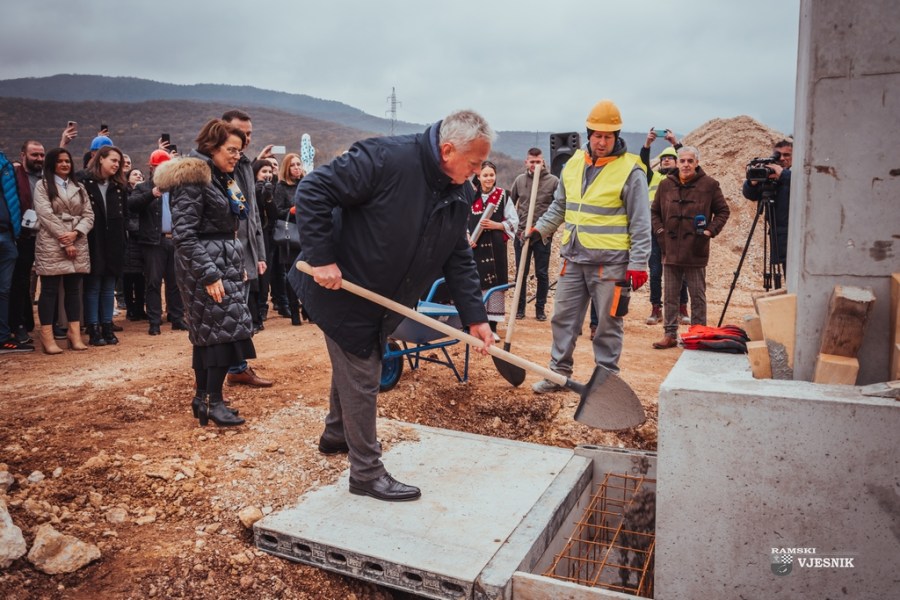 Prvi put nakon 40 godina u Prozor-Rami položen kamen temeljac za suvremeni proizvodni pogon