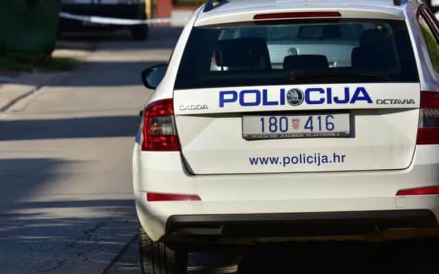 Specijalci u kafiću u Makarskoj uhitili dvojicu državljana BiH: Iznuđivali velike količine novca | HIP.ba
