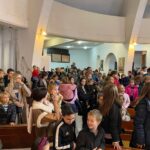 FOTO | Dječjem veselju nema kraja, sveti Nikola stigao u Neum