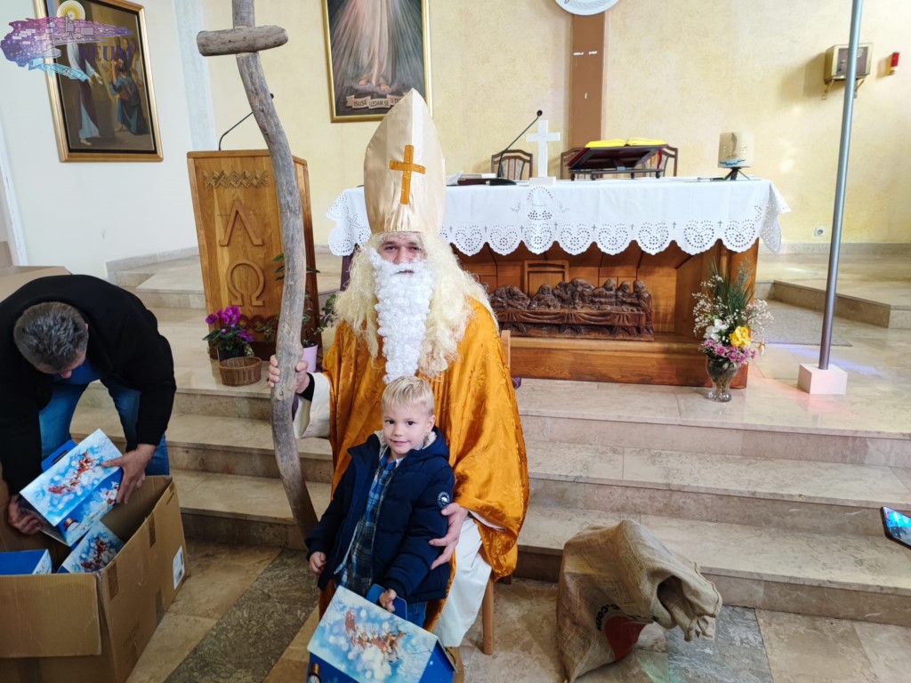 FOTO | U Hutovu održana tradicionalna Raštikijada, najmlađe obradovao sveti Nikola