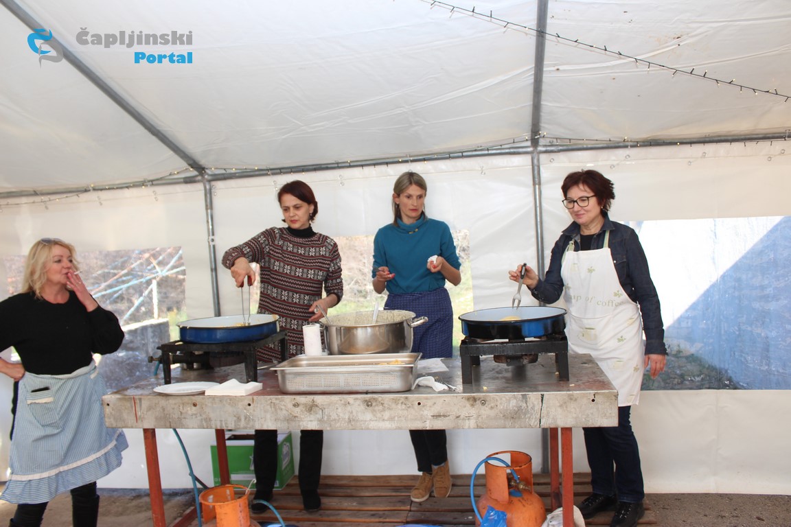 FOTO | Bili smo na Adventu u Prćavcima – odlična zabava i druženje uz humanitarni karakter