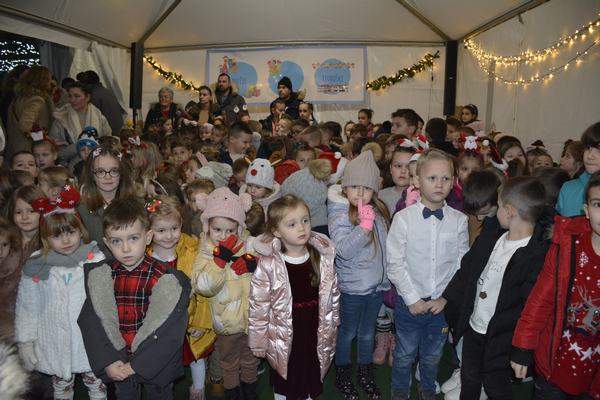 Nastup vrtićke djece i lutkarska predstava na Adventu u Ljubuškom