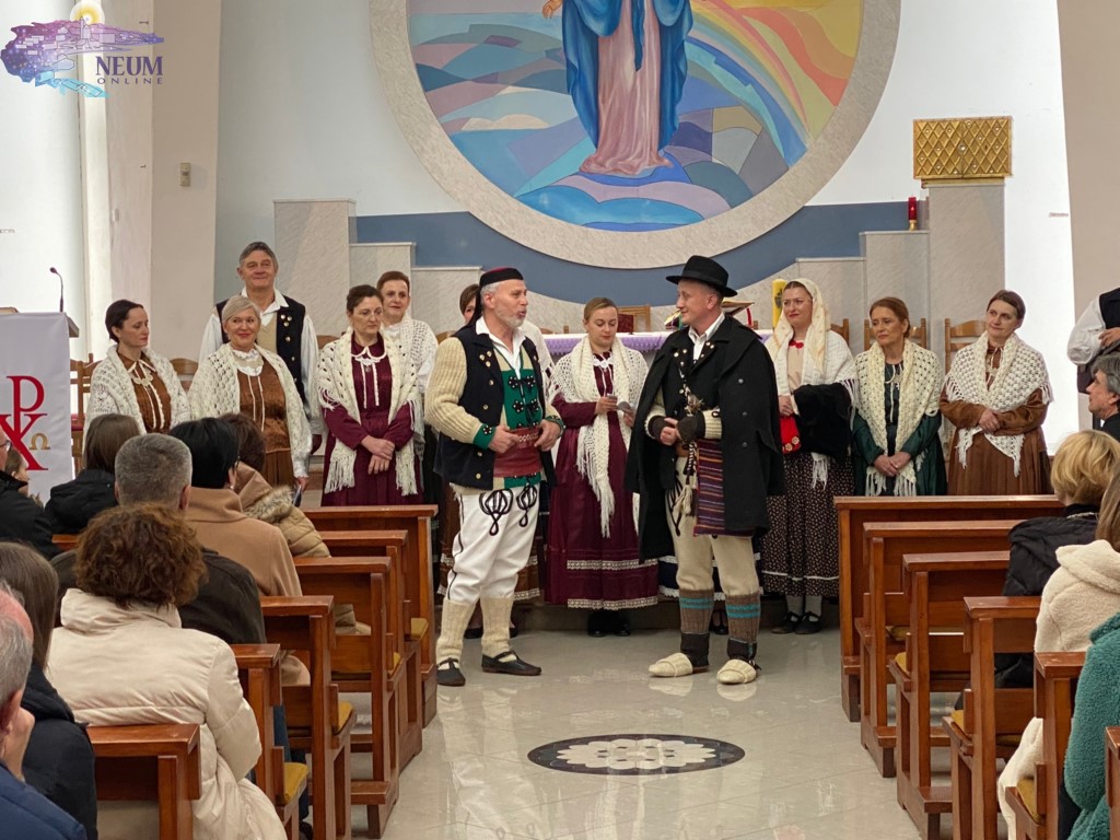 FOTO: U prepunoj crkvi Gospe od Zdravlja KUD “Klek” održao adventski koncert