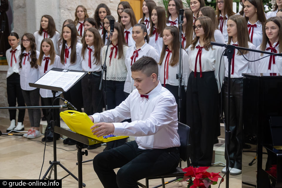 FOTO: U Grudama priređen veličanstven koncert Glazbene škole