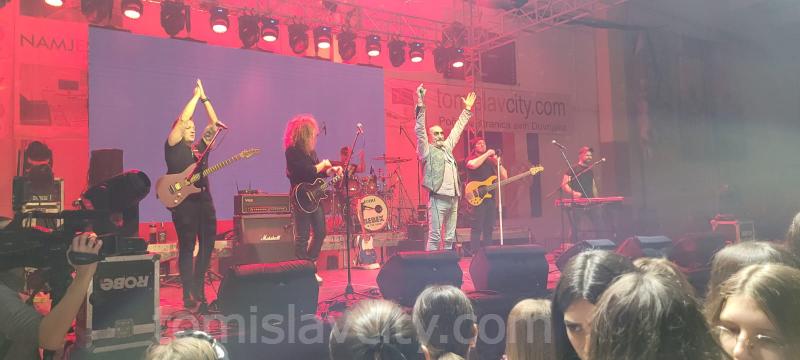 U tijeku je koncert Željka Bebeka u Tomislavgradu (foto/video)