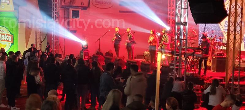 U tijeku je koncert Željka Bebeka u Tomislavgradu (foto/video)