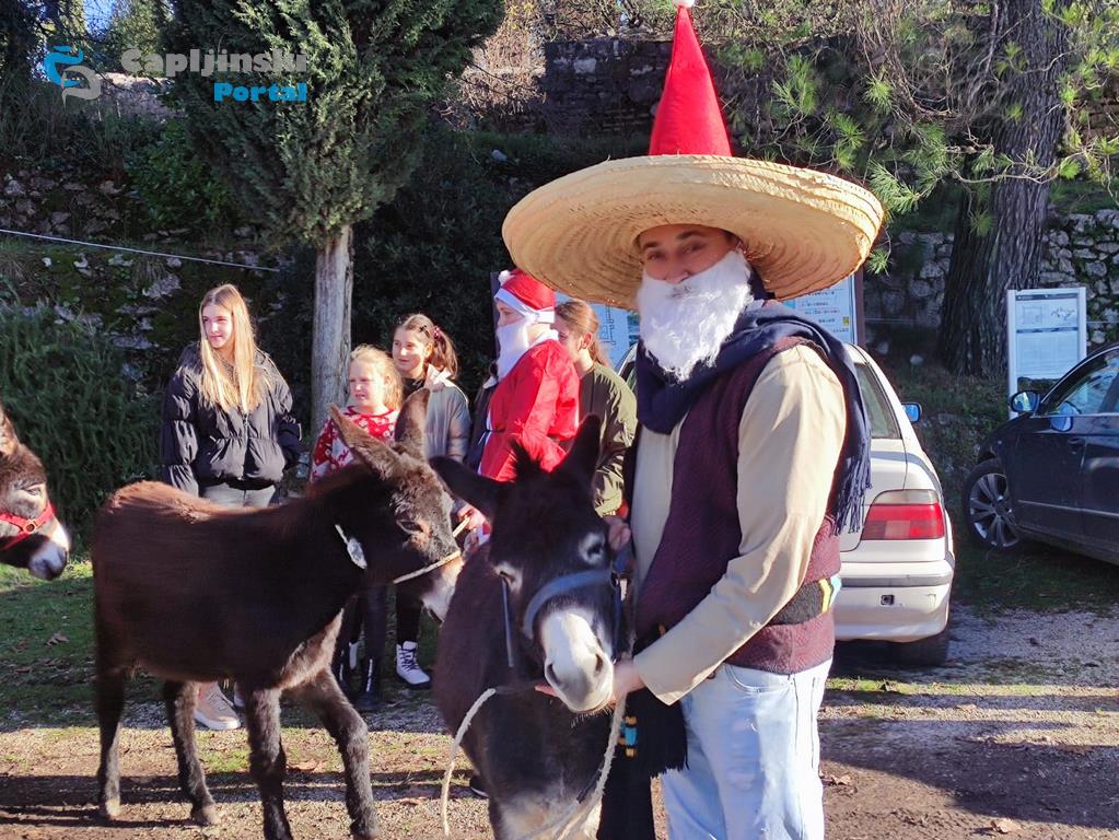 FOTO | Jozo Šimović i Eustahije pobjednici utrke magaraca; u Mogorjelu zabava kakvu regija ne pamti!