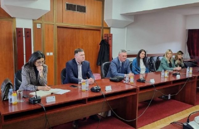 Predsjednik Vlade HBŽ-a Ivan Vukadin i ministri na radnom sastanku sa županom Splitsko-dalmatinske županije