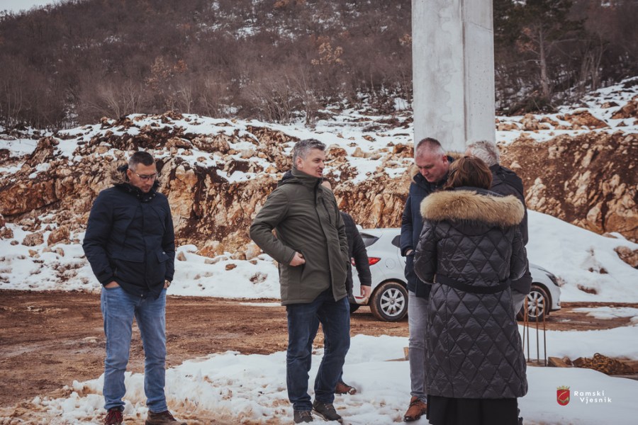 “GS-RAMA”: Načelnik dr. Jozo Ivančević i Snježana Köpruner sa suradnicima obišli gradilište nove tvornice