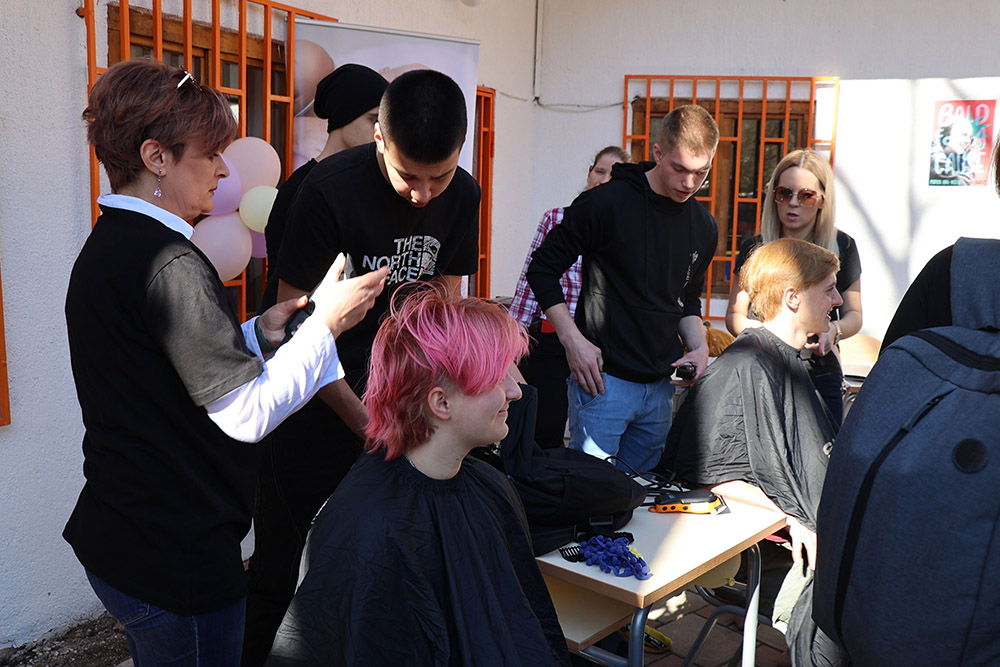 Mostar: 40 učenika doniralo kosu za izradu perika za oboljele od karcinoma