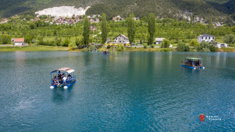 foto/video: na ramskom jezeru sve je više izletnika i ekskurzija