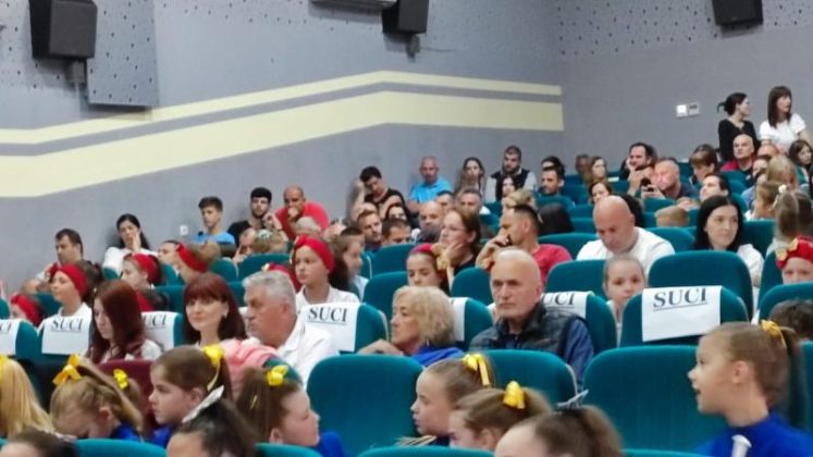 mažoretkinje iz tomislavgrada, gruda i čitluka napunile gradsku kinodvoranu (foto/video)