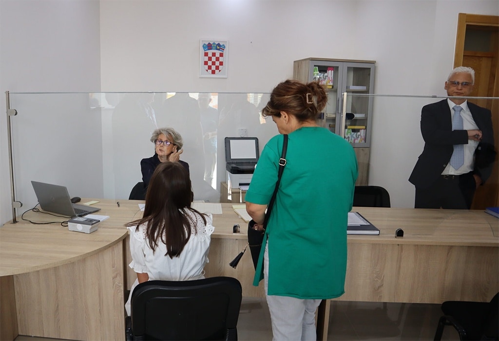 foto | s radom počeo konzularni ured republike hrvatske u stocu
