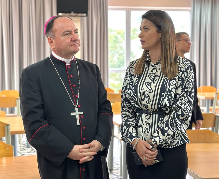 biskup palić poručio studentima: želim vam da dođete do svojih ciljeva, ali isto tako i da na tome putu ostanete ljudi osjetljivi na potrebe drugih