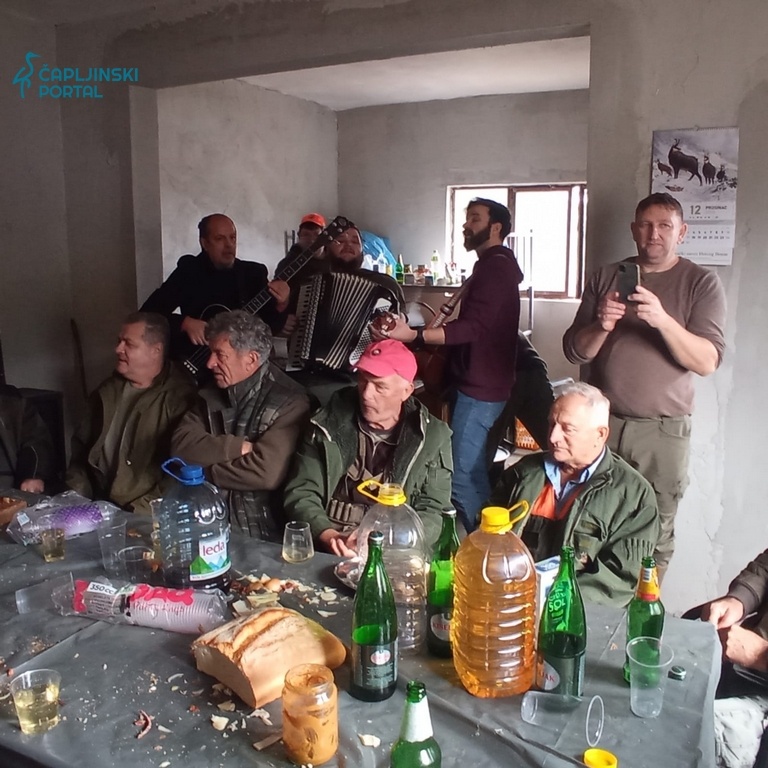 FOTO | Veliki broj lovaca se okupio i ove godine u lovu i druženju na Jasenici