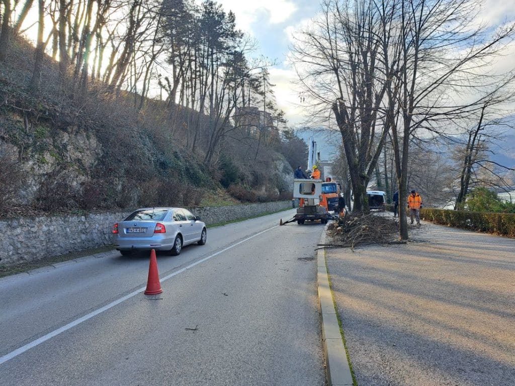 U toku redovna akcija održavanja stabala JKP Standard Konjic U toku redovna akcija održavanja stabala JKP Standard Konjic