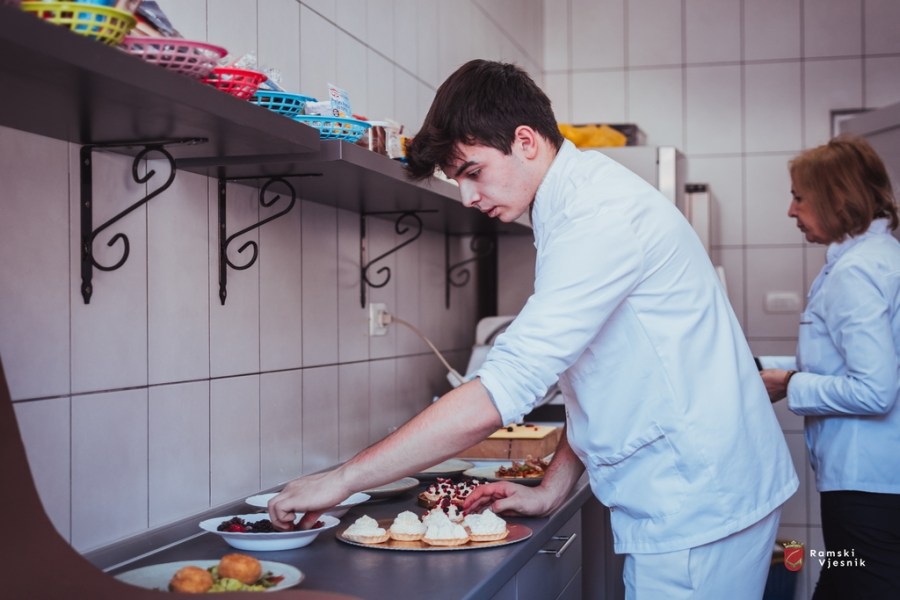 DAVID PAVLOVIĆ: Mladi kuhar koji unosi maštu i inovacije u kuharske specijalitete