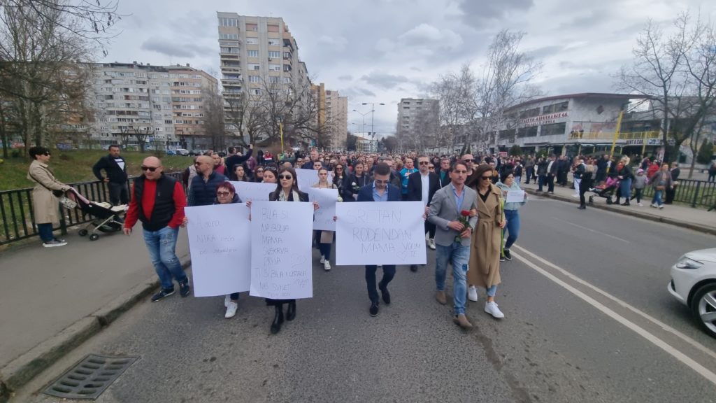 tisuće ljudi na prosvjedima u tuzli: traže ostavke nakon brutalnog ubojstva amre kahrimanović