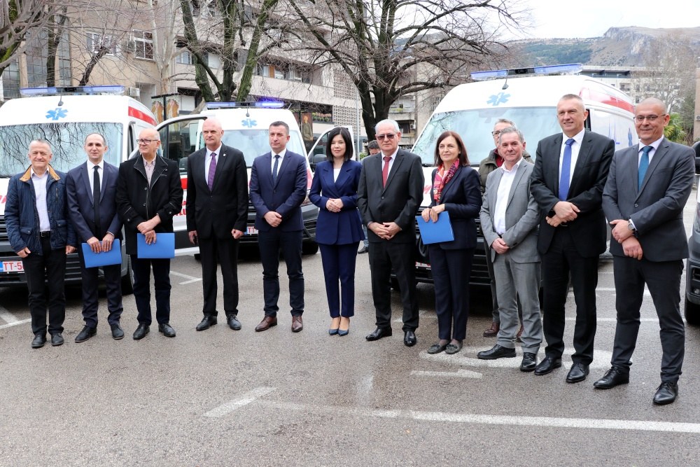 Predsjednica Vlade uručila ključeve pet vozila hitne pomoći za domove zdravlja u HNŽ-u