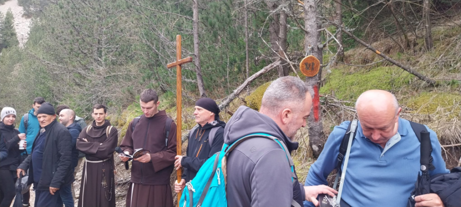 Blidinje/Masna Luka: Brojni vjernici sudjeluje u Putu križa (foto)