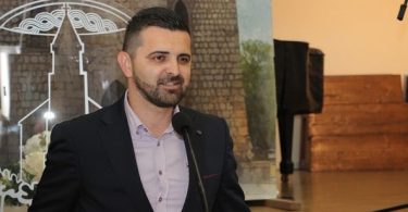 Posuško lito 2024. otvoreno stand-up showom “To je ta šema” Josipa Škilje