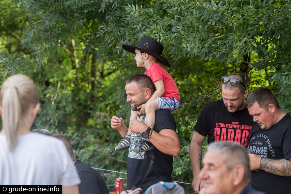 FOTO: Uspešno održan turnir u disciplini konjičkog preskakanja prepona