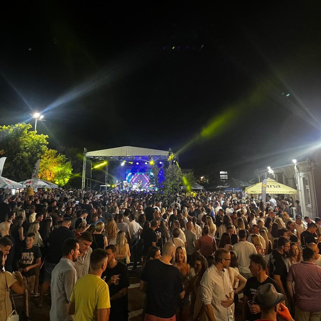 Video/Beer Fest Ljubuški: Fantastična atmosfera prve večeri, nastavljamo večeras