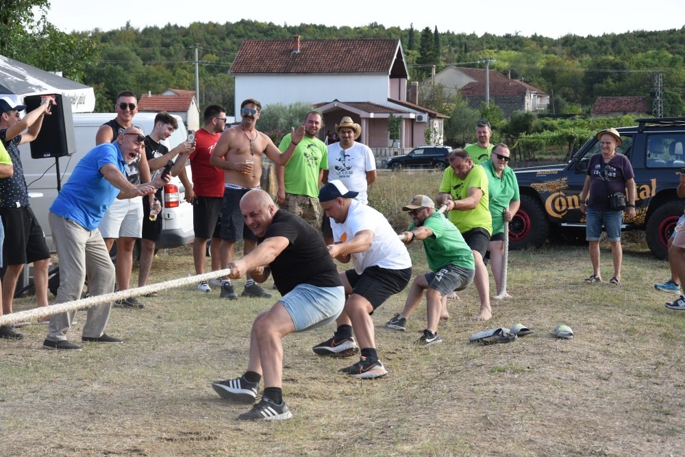 Robert Hodžić osvaja prvo mjesto na paraglajding natjecanju u preciznom slijetanju „Sv. Ivan – Gradina open 2024.“