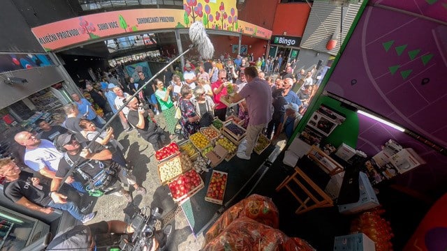 Nezabilježena Situacija Na Pijaci U Merkuru: Kako Je Poznati Glumac Pokupovao Svu Robu Sa Štanda Za Samo Pet Minuta nezabilježena situacija na pijaci u merkuru: kako je poznati glumac pokupovao svu robu sa štanda za samo pet minuta